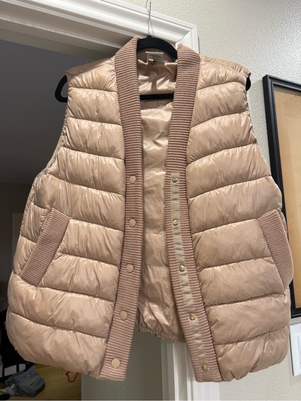 Varley Quilted Puffer Vest in chanterelle / Light Taupe (varley colwyn gilet)